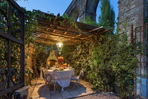 Offrez-vous un appartement dans une ferme avec un jacuzzi face à la ville!