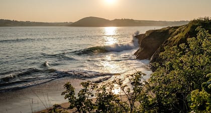 Padstow, walk to the beach, family & pet friendly, open fire, coastal footpath