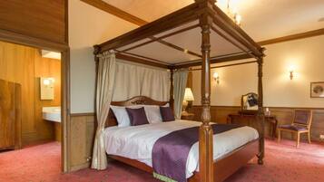 9 bedrooms, desk, iron/ironing board, WiFi