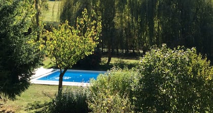 Cabaña del siglo XIX en el campo de Ariege