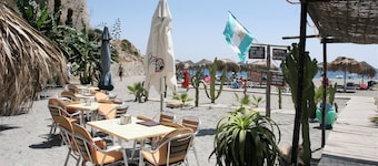 Magnificent views, 800m from the Beach, Spacious Private Pool & Roof-top Terrace