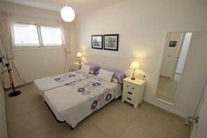 1 habitación, tabla de planchar con plancha, wifi gratis y ropa de cama 