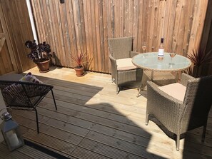 Outdoor dining - A comfortable, welcoming well located property in Falmouth with generous parking (Falmouth)