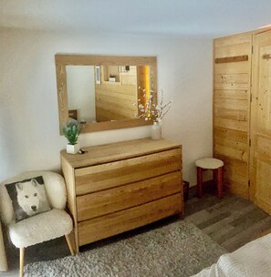 2 Schlafzimmer, BĂŒgeleisen/BĂŒgelbrett, kostenloses WLAN, BettwĂ€sche