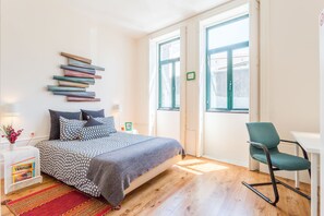 6 quartos, ferros/tábuas de passar roupa, Wi-Fi de cortesia