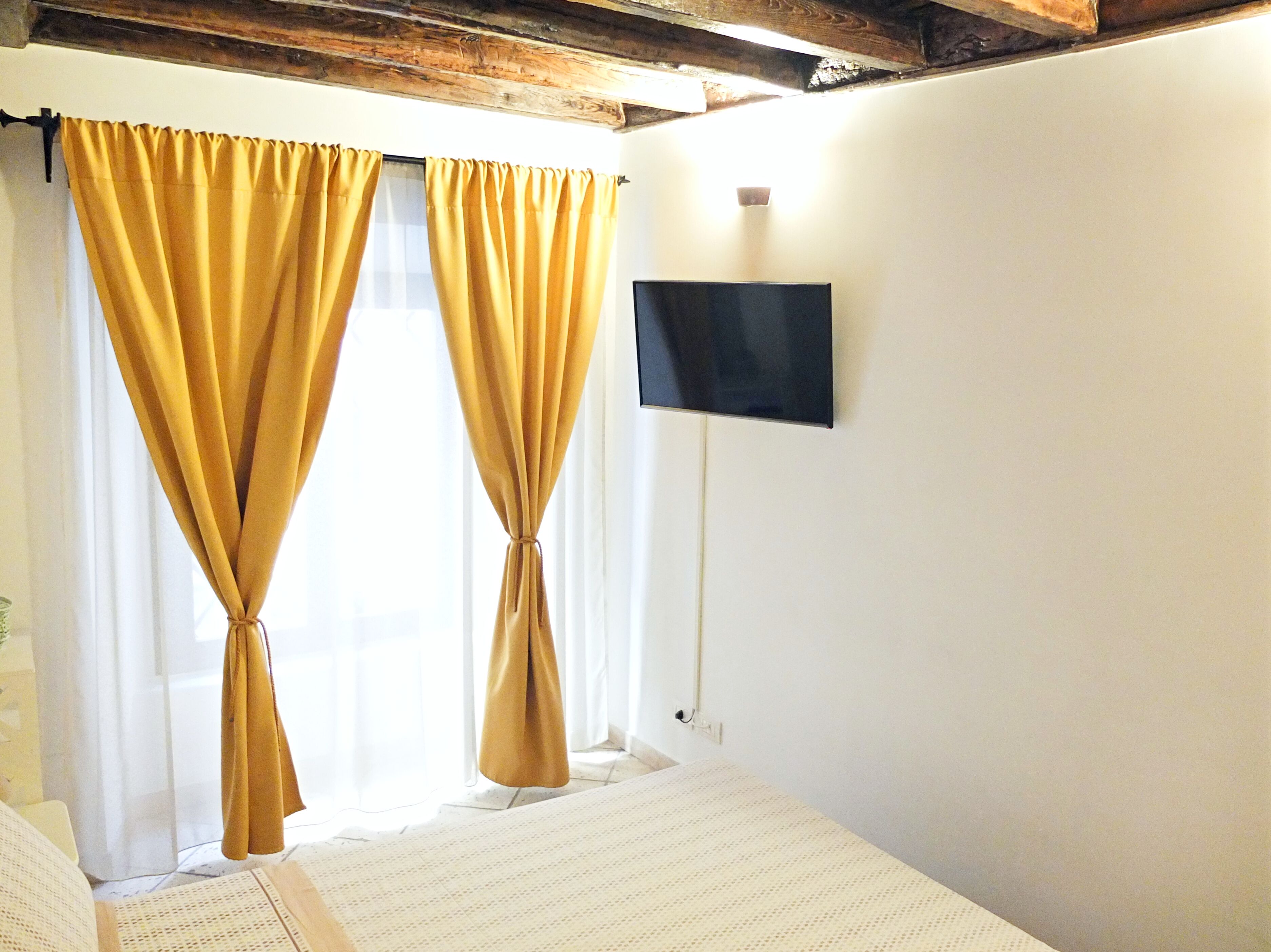 2 bedrooms, iron/ironing board, travel crib, free WiFi