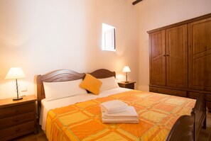 4 slaapkamers, een strijkplank/strijkijzer, gratis wifi, beddengoed