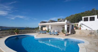 Can Tunicu has great sea views near to San Antonio