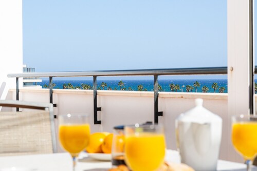 HELLES PENTHOUSE MIT SONNE DEN GANZEN TAG, BLICK AUF DAS MEER UND DEN GOLFPLATZ.