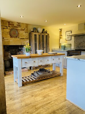 Fridge, microwave, oven, stovetop - Stunning Interior Designed 2 Bedroom Cottage in the Center of Chipping Campden (Chipping Campden)