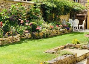 Property grounds - Stunning Interior Designed 2 Bedroom Cottage in the Center of Chipping Campden (Chipping Campden)