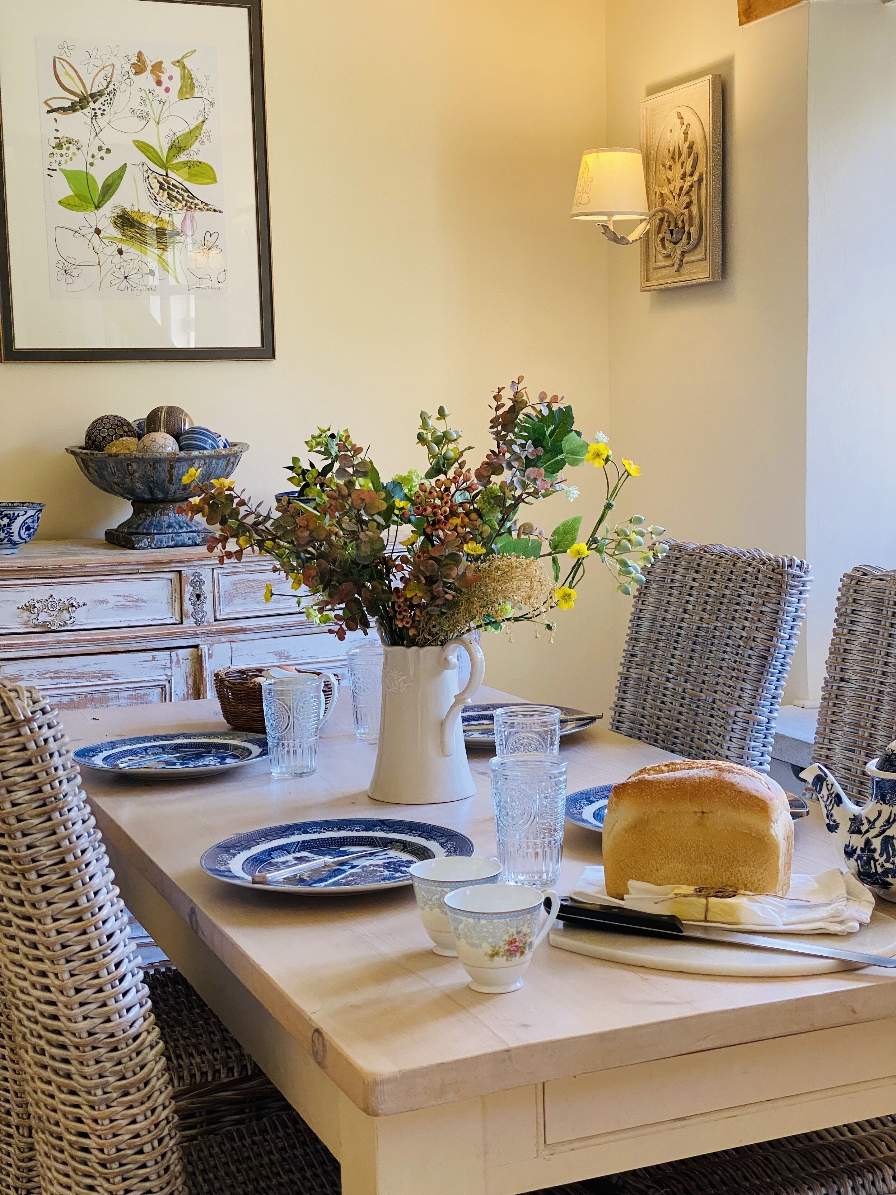 Stunning Interior Designed 2 Bedroom Cottage in the Center of Chipping Campden