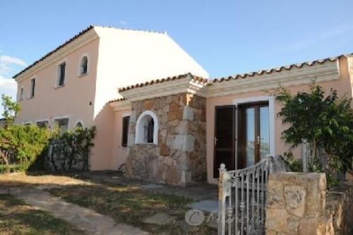 San Teodoro center villa with parking space and private garden
