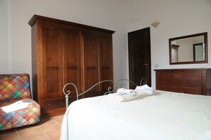 2 bedrooms, iron/ironing board, travel cot, WiFi