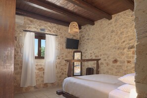 4 bedrooms, iron/ironing board, free WiFi, bed sheets - Nestor Villa, with Heated Pool & Absolute Privacy (Rethymno)