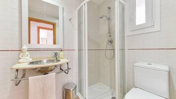 Combined shower/tub, hair dryer, towels, soap