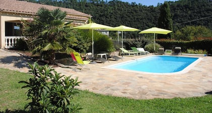 House on one level, quiet, with garden and pool