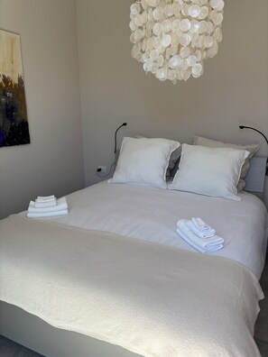 2 bedrooms, iron/ironing board, free WiFi, bed sheets