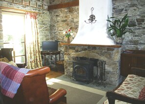 Smart TV, DVD player, books, video library - St Columb's Coach House Inistioge, Co. Kilkenny (Inistioge)