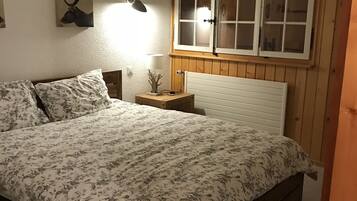 2 chambres, fer et planche à repasser, Wi-Fi gratuit, draps fournis