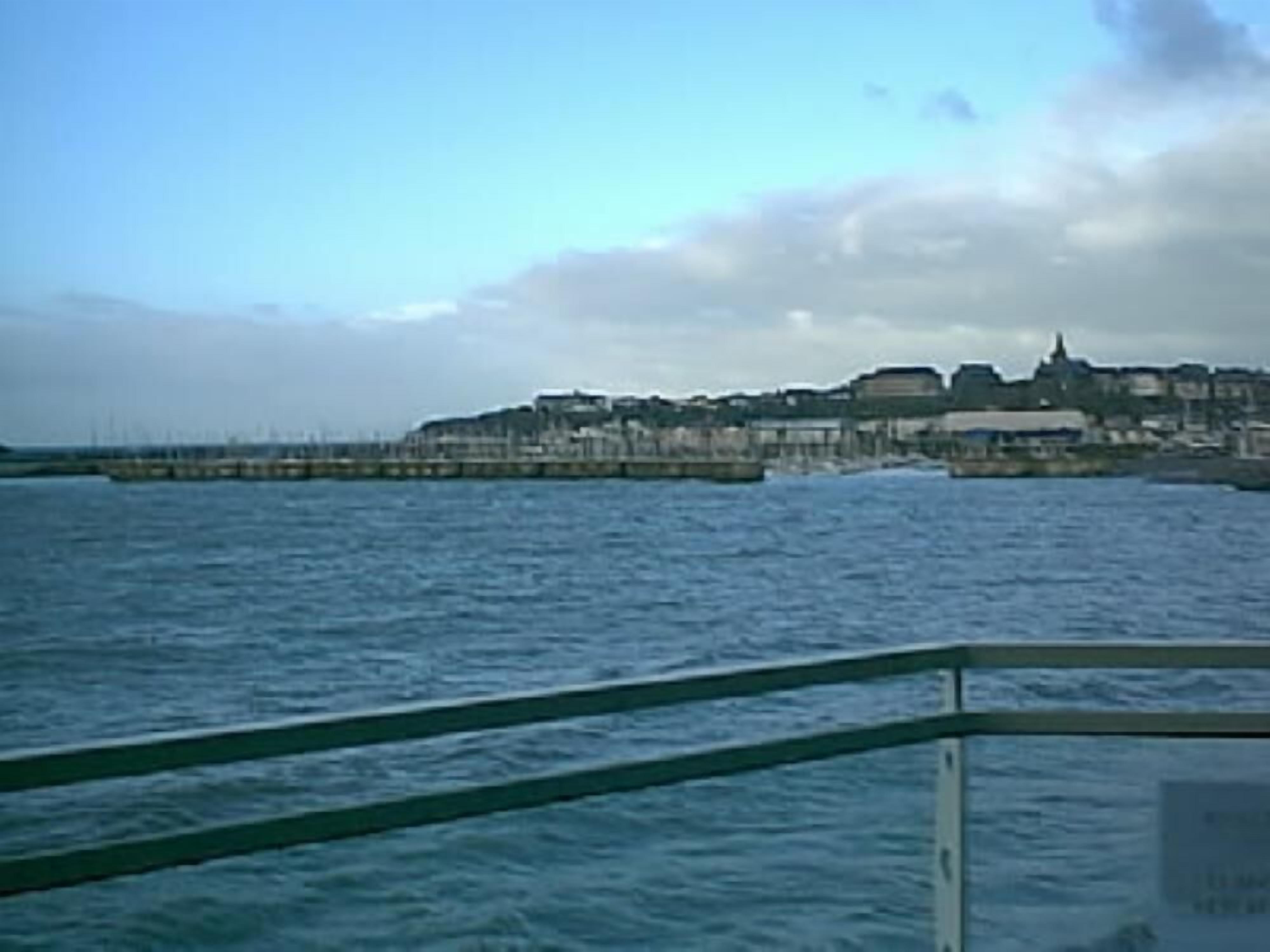 Furnished flat with a very beautiful view of the sea and the life of the harbor.