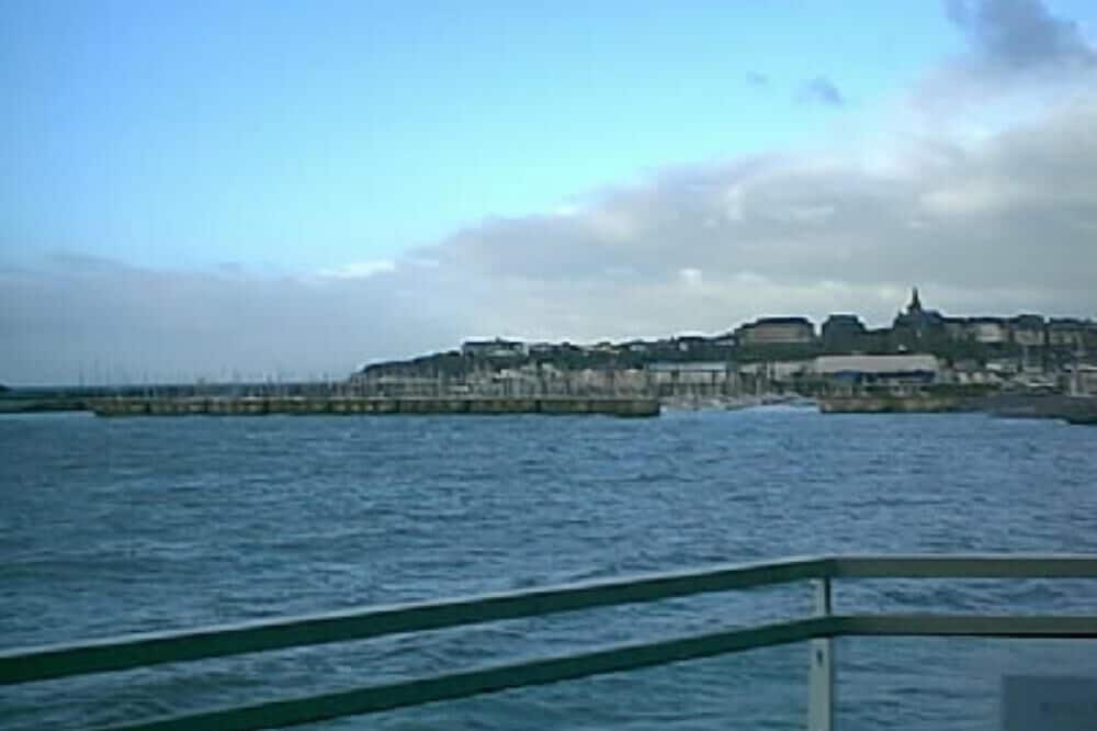 Furnished flat with a very beautiful view of the sea and the life of the harbor.