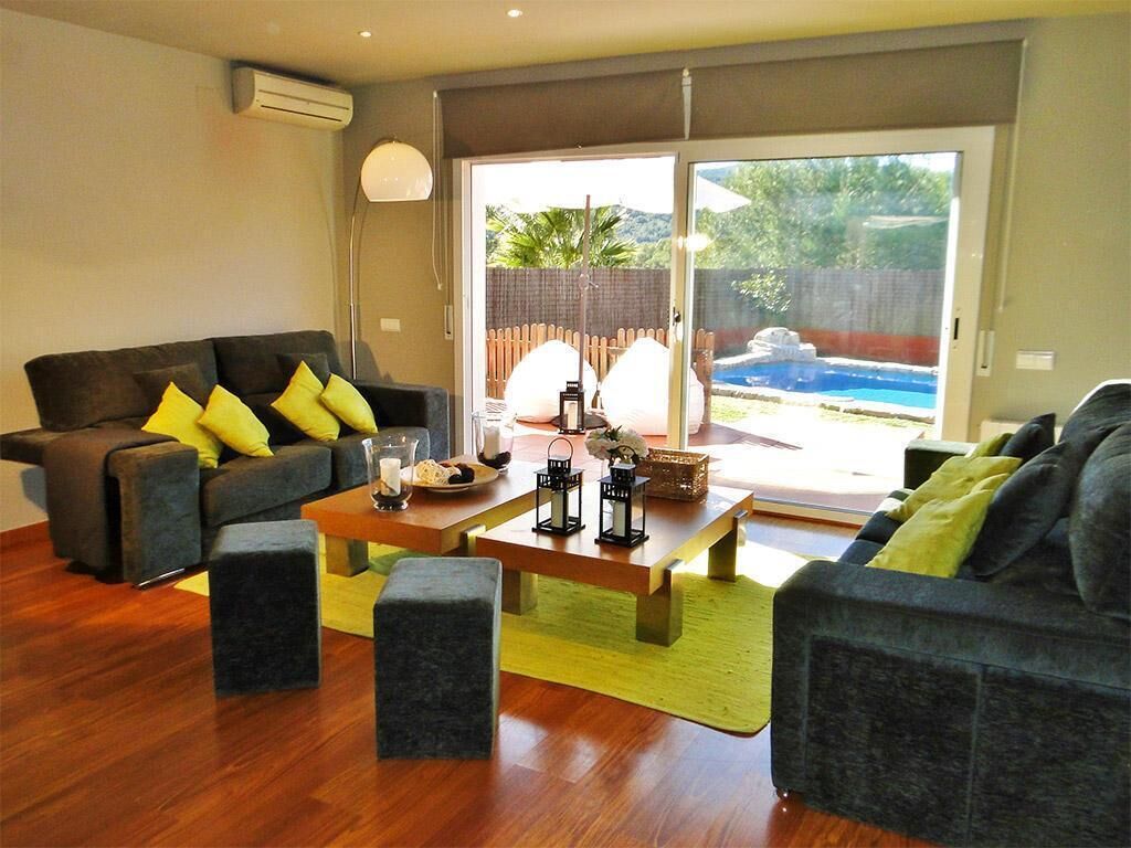 Villas El Olivo XXL Heated Pool 27º. 10 min car/Sitges by Weekly Villas
