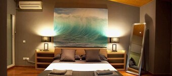  10 minutes by car from Sitges. Villa El Olivo. XXL pool. Heated to 28º