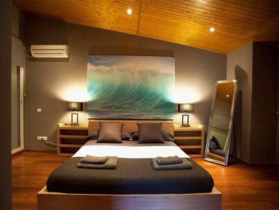  10 minutes by car from Sitges. Villa El Olivo. XXL pool. Heated to 28º