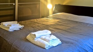 A hotel room with a bed, a wardrobe, and a mirror on the wall. - Very central, On 2 levels, fully renovated, ideal for families  (Como)
