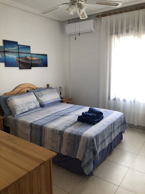 2 soverom, safe på rommet, strykejern/-brett og wi-fi (inkludert)