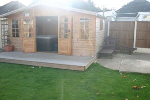 Terrace/patio - Swn y mor detached Holiday Let- Dog friendly by the sea  Prestatyn with Hot tub  (Prestatyn)
