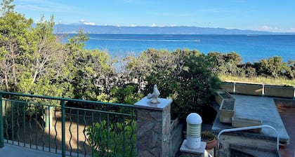 COMFORTABLE VILLA ROUTE DES SANGUINAIRES EXCEPTIONAL LOCATION, GARDEN