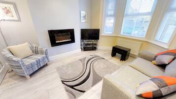 Smart TV, fireplace, DVD player, stereo