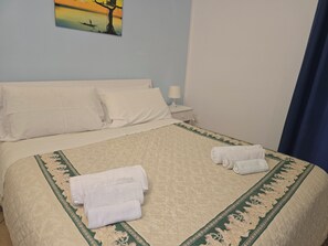 3 makuuhuonetta, silitysrauta/-lauta, ilmainen Wi-Fi, vuodevaatteet