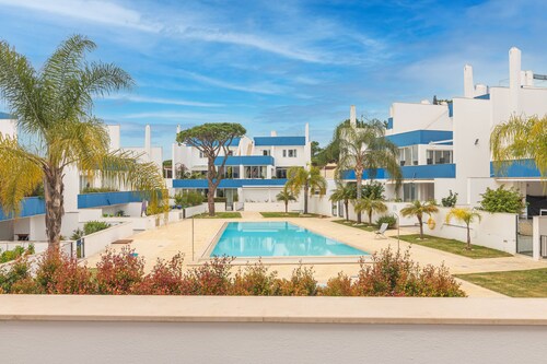 Maisonette-Penthouse-Apartment mit Meerblick und Pool - (brandneue Betten für 2019 !!)