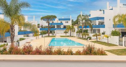 Maisonette-Penthouse-Apartment mit Meerblick und Pool - (brandneue Betten für 2019 !!)