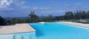 Stilig luksuriøs trulli med privat basseng og fantastisk havutsikt