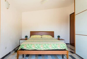 2 chambres, fer et planche à repasser, lit parapluie, Wi-Fi gratuit