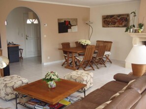 TV, DVD player, books, stereo