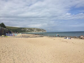 Beach nearby - A beautifully furnished, stone cottage in Swanage with garden and parking. (Swanage)