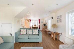 Smart TV, lettore DVD, libri