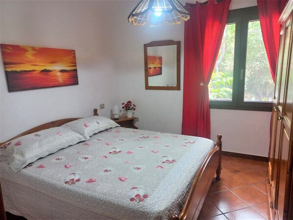 3 chambres, fer et planche à repasser, lit parapluie, Wi-Fi gratuit