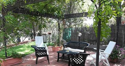 Unabhängige Villa mit exklusivem Grundstück Garten