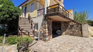 A two-story house with a stone facade, a wooden staircase, and a laundry area. - Santa Caterina: apartments - 4 rooms - 4persons (Santa  caterina)