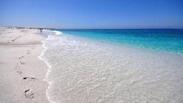 Una spiaggia nelle vicinanze
