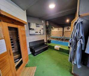 Interior - Large Barn conversion, perfect for a friends and family getaway (Isigny-Le-Buat)