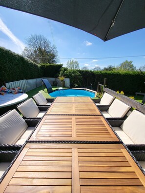 Outdoor dining - Large Barn conversion, perfect for a friends and family getaway (Isigny-Le-Buat)