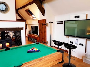 Game room - Large Barn conversion, perfect for a friends and family getaway (Isigny-Le-Buat)
