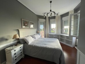 5 habitaciones, tabla de planchar con plancha, cuna de viaje y wifi